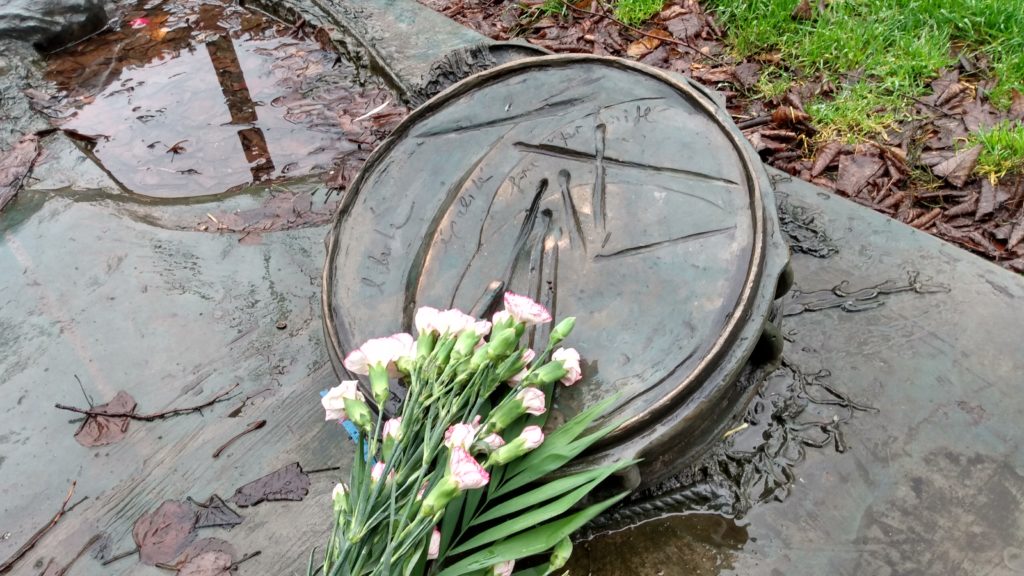 Detail der Trommel aus dem Heinrich-Heine-Monument