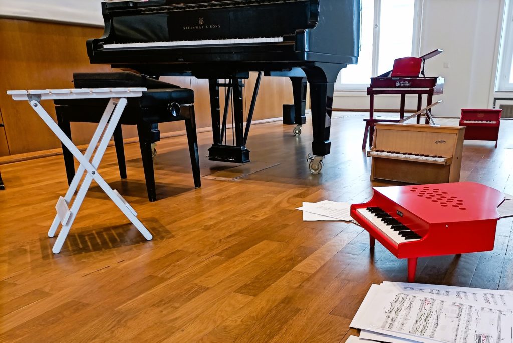 Flügel und Toy Pianos im Palais Wittgenstein